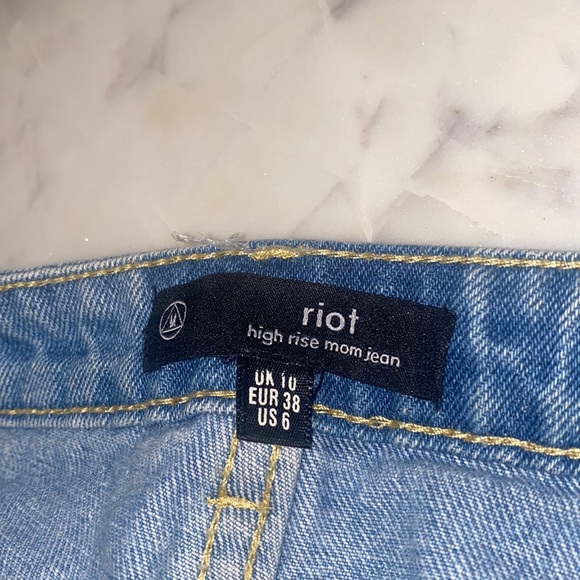 High Rise Mom Jean - Picture 4 of 4